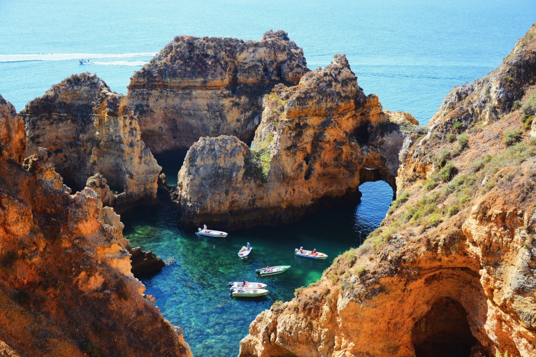Cuevas marinas y formaciones rocosas en Portugal 